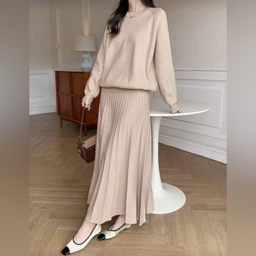 Elegant Tan Pleated Skirt
